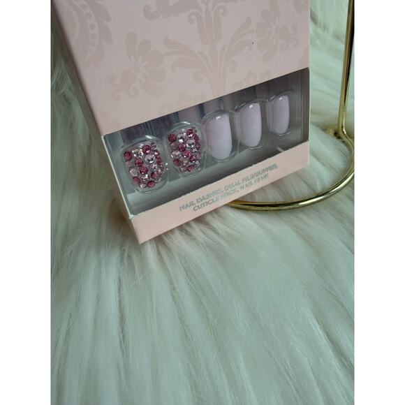 Red Aspen Nail Dashes- Rose Promenade (light pink bejeweled short, square nails) - Picture 2 of 7